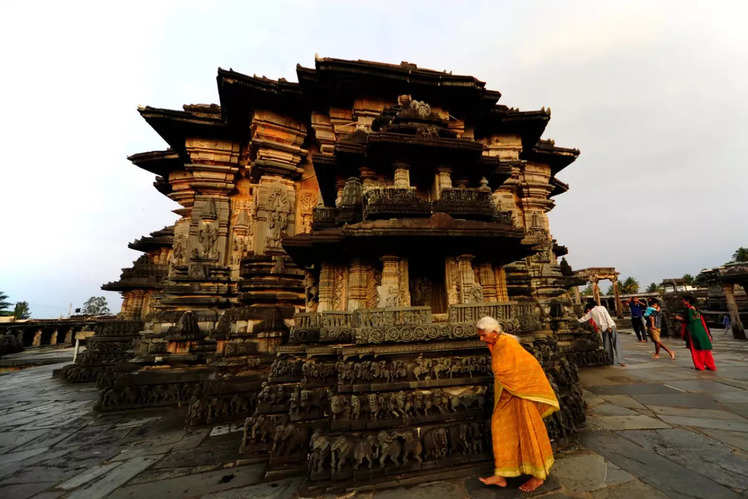 Hoysaleshvara temple, Halebidu (article) | Khan Academy